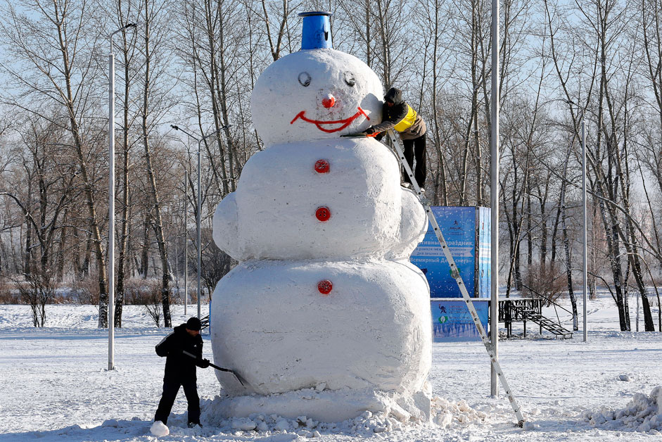 Boneco De Neve Gigante Erguido Na Sib Ria Russia Beyond Br