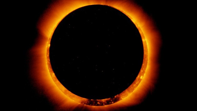Video: Un eclipse transforma el Sol en un anillo de fuego