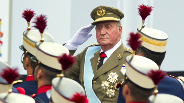 El rey Juan Carlos, alarmado por la situación en España