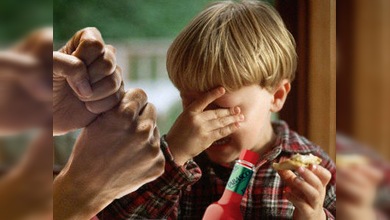 Torturan a un niño adoptivo ruso en EE. UU. con tabasco y duchas frías