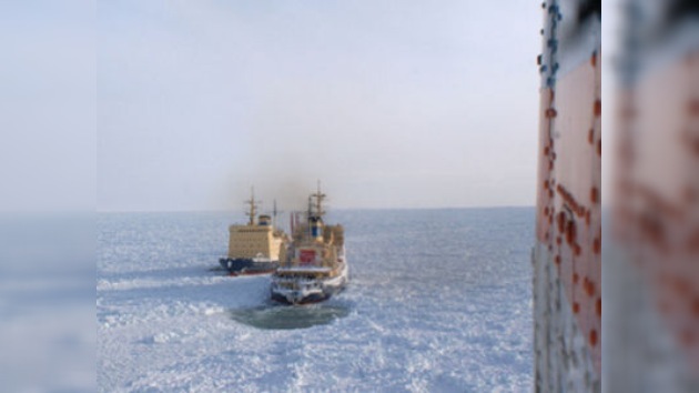 Se retrasa de nuevo el rescate del último barco varado en el mar de Ojotsk
