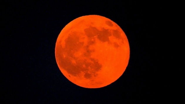 Fenómenos que nos trae esta primavera: Luna roja, Marte cercano y eclipse anular de Sol