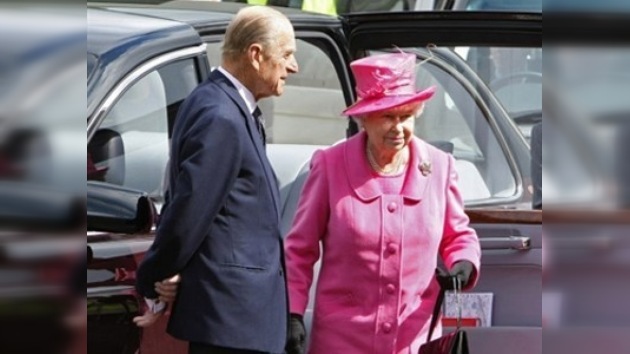 Un admirador ruso felicita a la Reina de Inglaterra por su cumpleaños