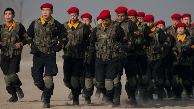 China moviliza tropas, blindados y aviones en la frontera con Corea del Norte