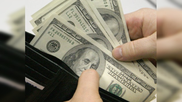 Un argentino recibe 'céntimos' por devolver un maletín con 11.600 dólares