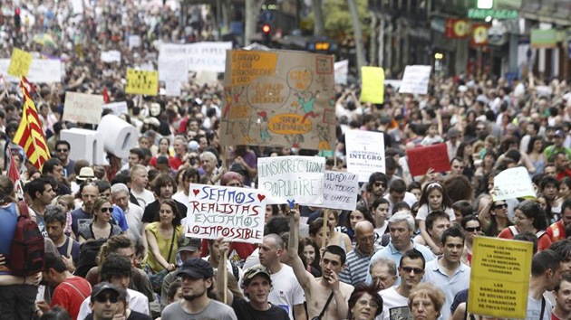 El Gobierno español ataca a los indignados donde más duele: en el bolsillo