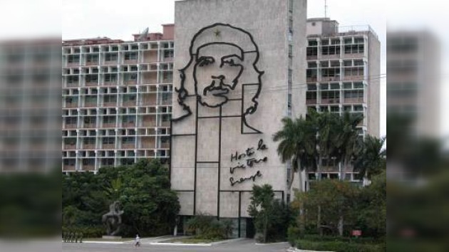 300.000 cubanos residentes en el extranjero visitaron la isla en 2009