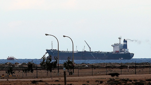 Un buque petrolero se desvanece: ¿Le sigue los pasos al avión de Malasia?