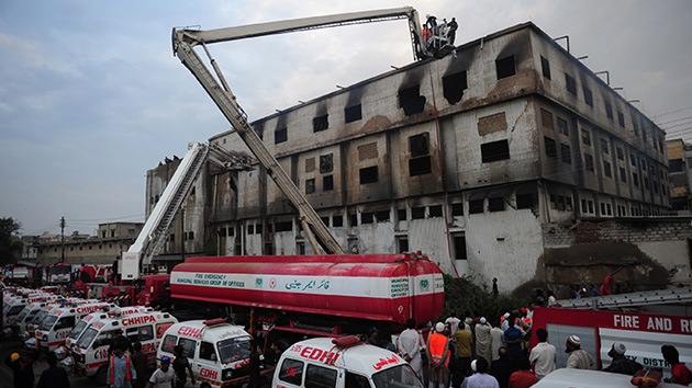 Pakistán: Más de 300 muertos en dos devastadores incendios