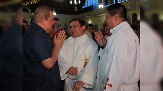 Chávez paga una promesa en la iglesia de su pueblo tras superar el cáncer