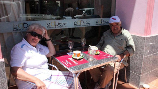 Una foto del 'presidente más pobre del mundo', José Mujica, refuerza su imagen humilde