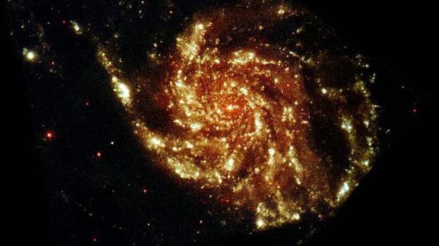 Fotografían una galaxia que contiene millones de estrellas similares al Sol