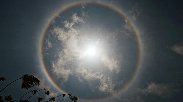 Video, Fotos: Un impresionante halo solar 'corona' Lima el Día del Amor