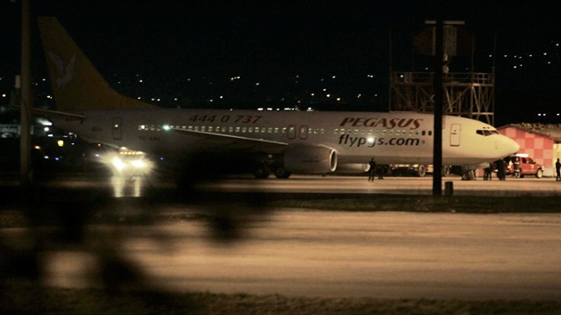 Un pasajero de un avión asegura tener una bomba y exige su desvío a Sochi