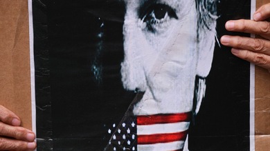 Ecuador le preguntará a EE.UU. si piensa procesar a Julian Assange