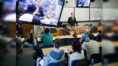 Conferencia 'online' entre una universidad estadounidense y la oposición en Bengasi