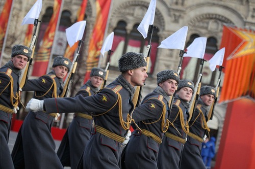 Moscú conmemora el 69 aniversario del legendario desfile del 7 de noviembre de 1941