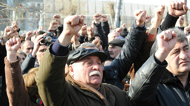 Video, Fotos: Manifestación en Georgia pide la renuncia del presidente Saakashvili