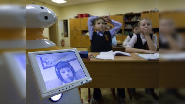 Un robot ruso asiste a las clases en lugar de alumnos enfermos