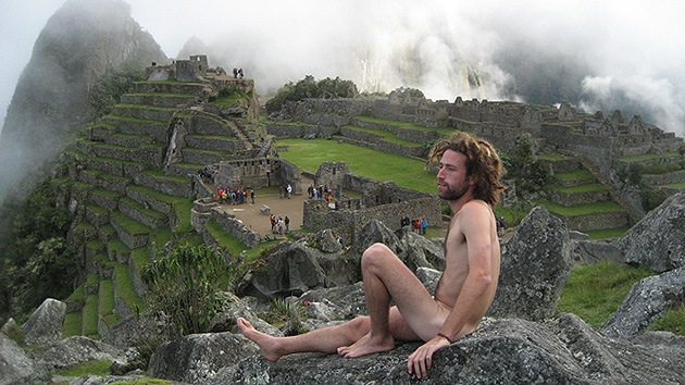Cuzco alza la voz contra los turistas que se fotografían desnudos en el Machu Picchu