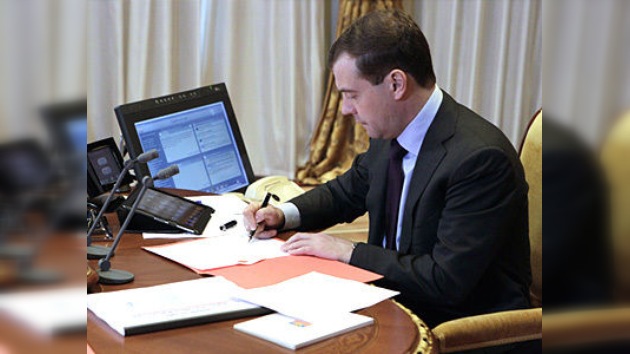 Dmitri Medvédev firma la ley de castración química para los pederastas