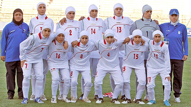 Expulsan a cuatro componentes del equipo iraní de fútbol femenino por ser hombres