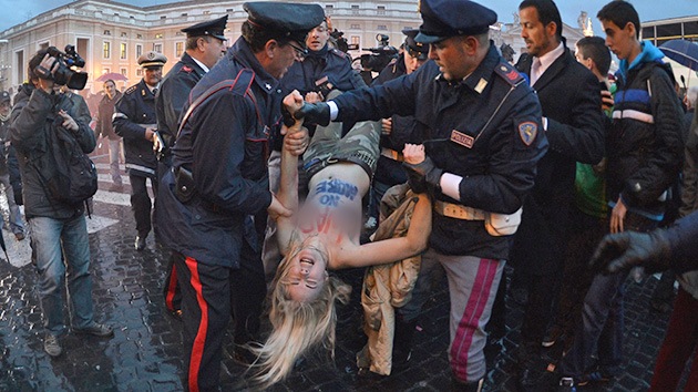 Protesta en el cónclave: activistas de Femen muestran sus pechos en el Vaticano