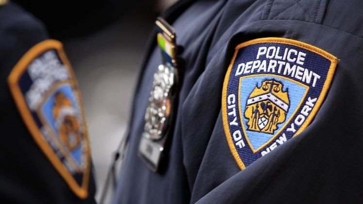Video: Un policía de paisano pega a un joven afroamericano al ser detenido en Nueva York