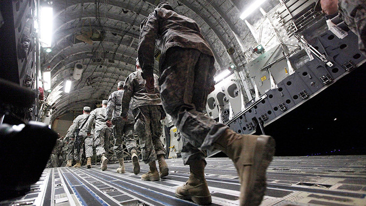 'Apoyo' a Irak en la lucha contra el EI: EE.UU. almacena equipos militares en Kuwait  