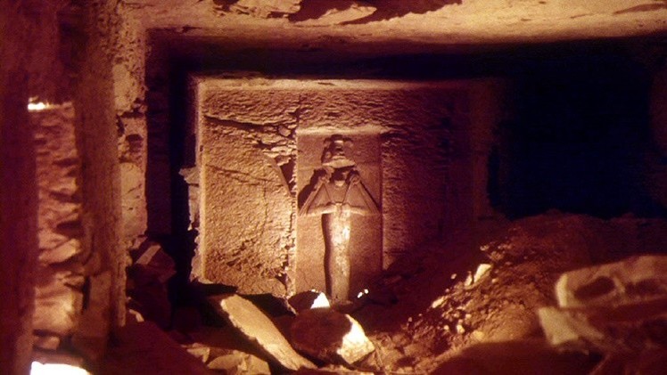 Hallan en Egipto una réplica de la tumba del dios Osiris "protegida por demonios"
