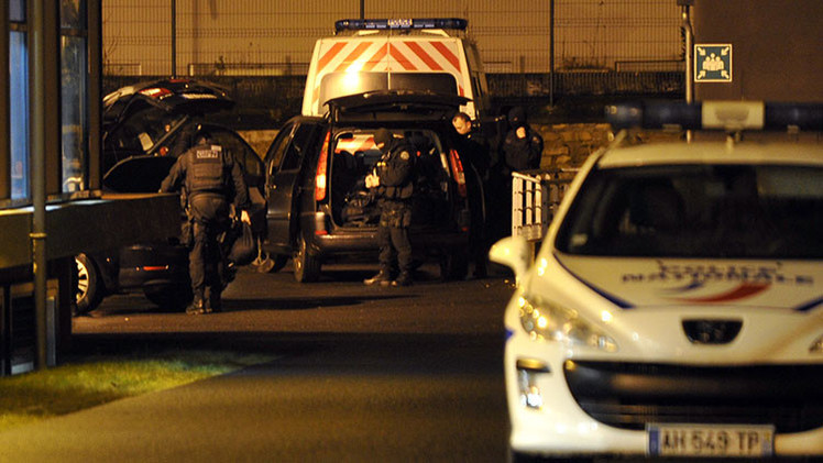 Uno de los presuntos atacantes de 'Charlie Hebdo' se entrega a la Policía