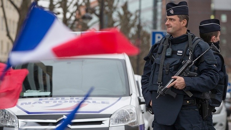 Policía francesa: puede haber hasta 6 terroristas involucrados en los ataques de Paris