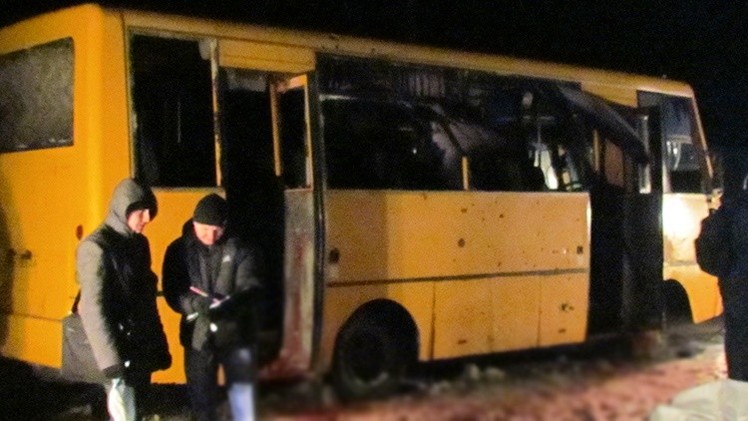 Cancillería rusa: Kiev es responsable por el ataque con proyectil al autobús en Donetsk