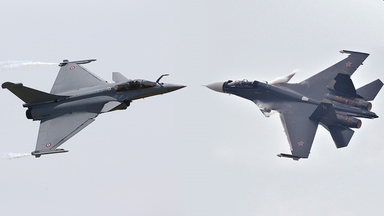 Su-30 vs Rafale: ¿Quién gana el 'combate' entre cazas de Rusia y Francia?