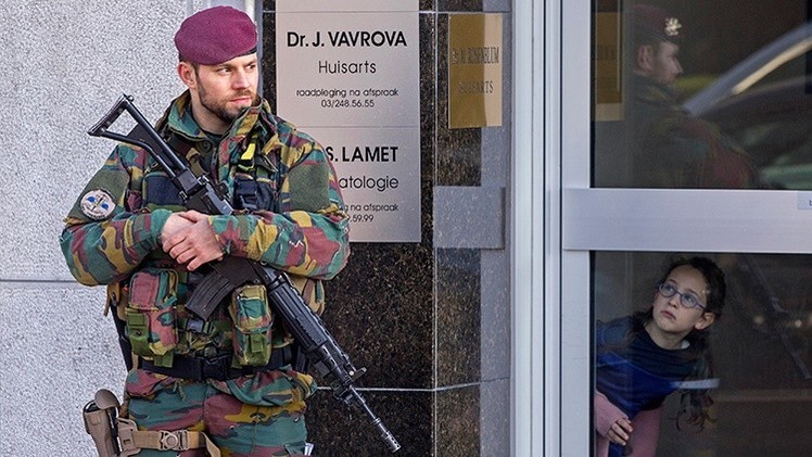 Bélgica despliega tropas para patrullar las calles tras el intento de atentado