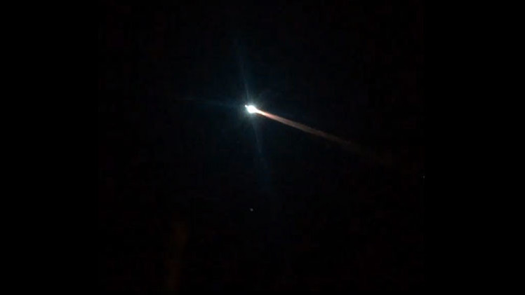 Videos, Fotos: Posible gran meteorito explota y deja su rastro en el cielo de Rusia