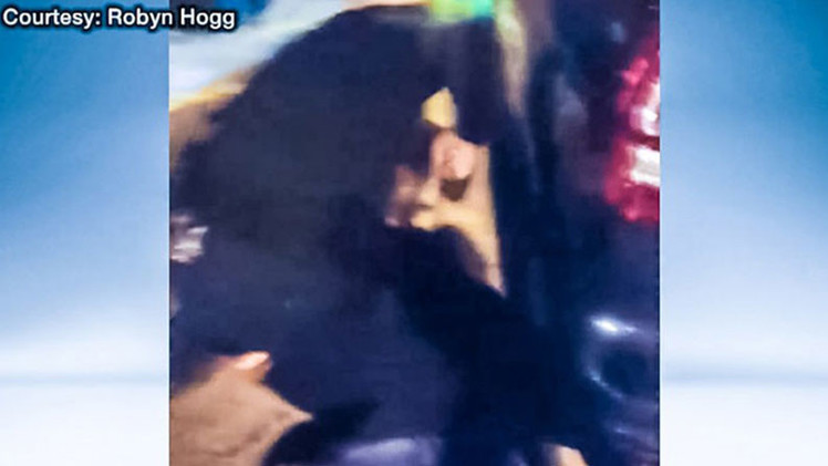 Video: Un policía de EE.UU. golpea brutalmente a un hombre en la cabeza