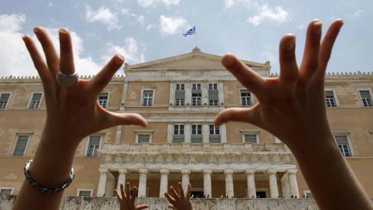 Economistas exigen la cancelación de la deuda griega