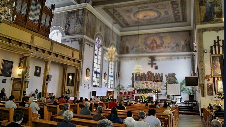  Italia: Un sacerdote deja la parroquia para ser papá