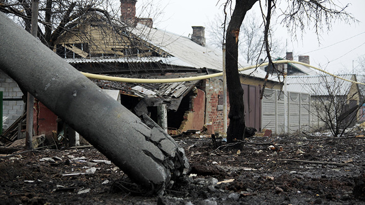 Al menos 12 muertos tras bombardeos contra un trolebús y la Casa de la Cultura de Donetsk