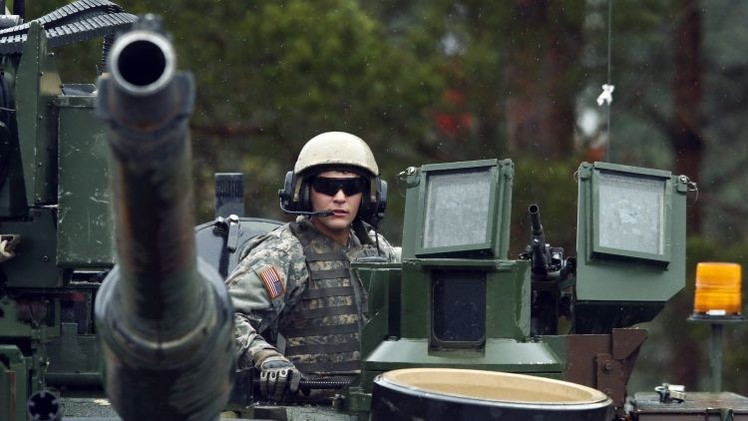 El suministro de armas letales a Ucrania gana adeptos entre los militares de la OTAN
