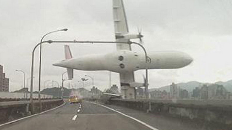 Video impactante: Momento dramático del siniestro del avión en Taiwán
