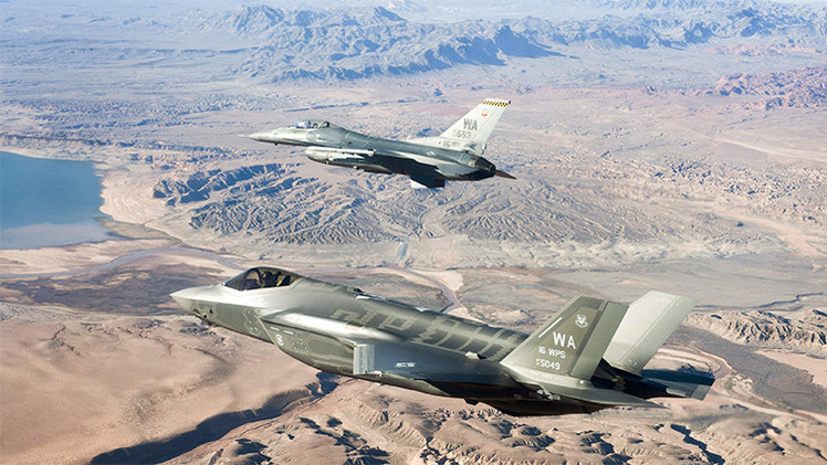 El 'furtivo' caza F-35 pierde su razón de ser por nacer demasiado tarde