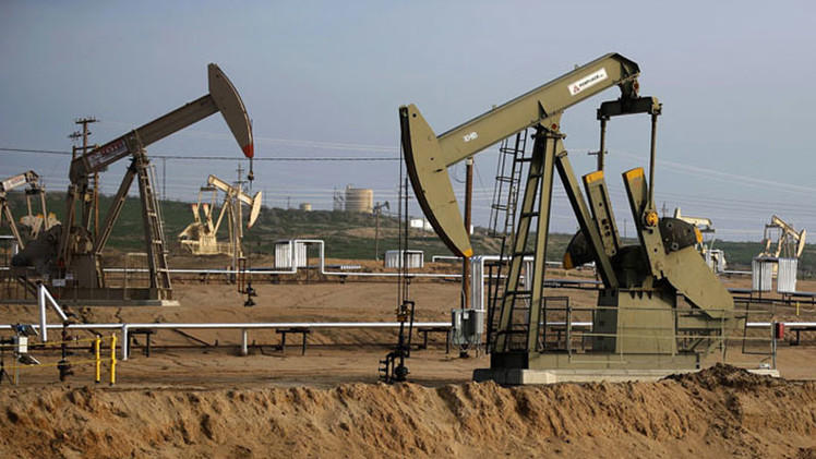 Arabia Saudita baja los precios del crudo a Asia y los sube a EE.UU.
