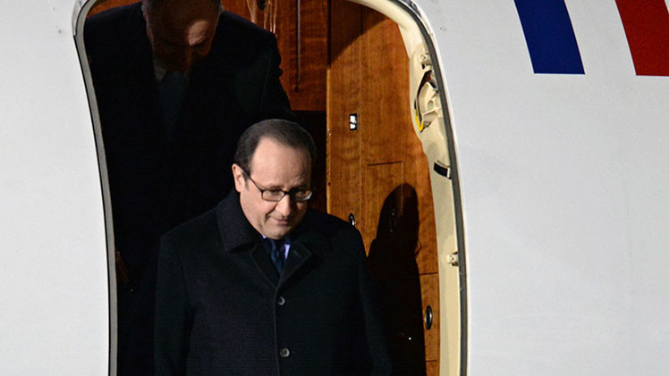 "La visita de Hollande a Moscú es una reacción a los éxitos de las milicias de Donbass"