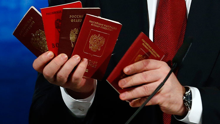 Moscú exige copias de "pasaportes rusos" presentados por Poroshenko en Múnich
