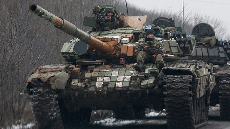 Las autodefensas de Lugansk empiezan a retirar el armamento pesado de la línea del frente