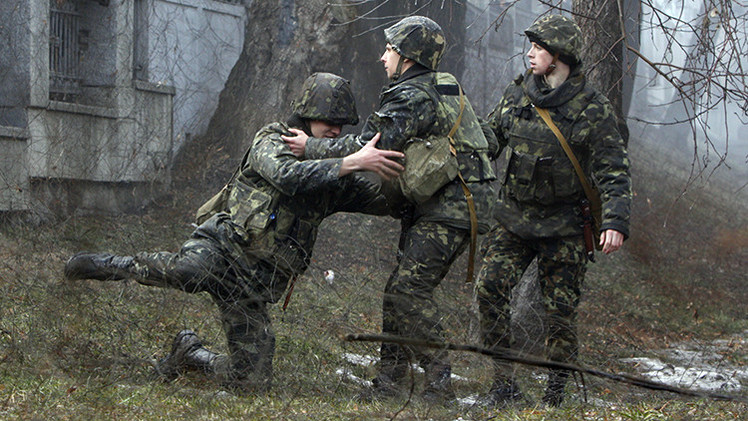 NYT: Soldados ucranianos borrachos en retirada siembran el caos 