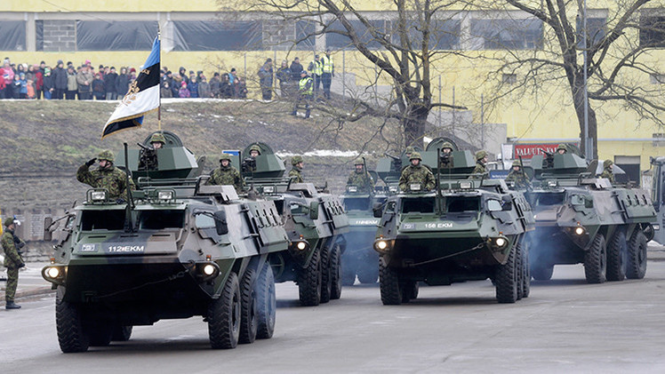 Provocativo desfile de la OTAN a 300 metros de la frontera rusa