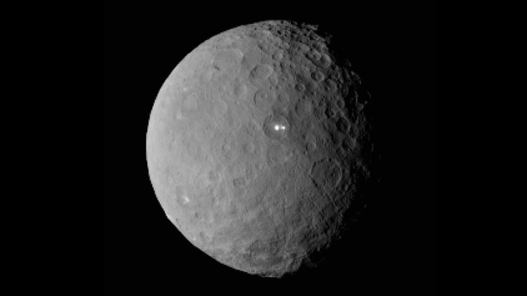 El planeta Ceres deja boquiabierta a la NASA